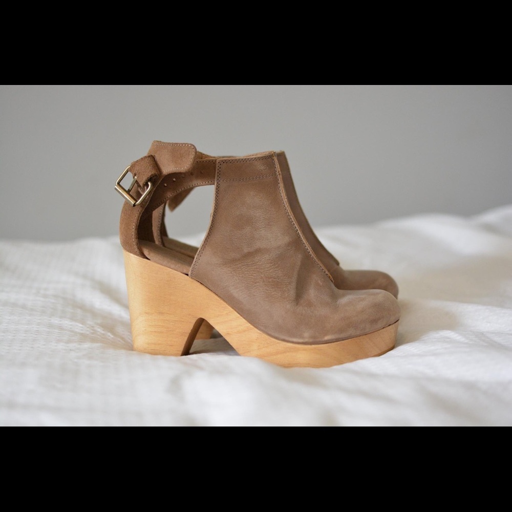 🚫 SOLD 🚫 Free People Amber Orchard Clog (38)